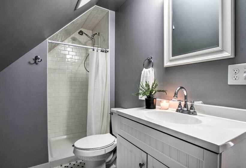 Renovated Historic Home < 1 Mile To Eagle Point!