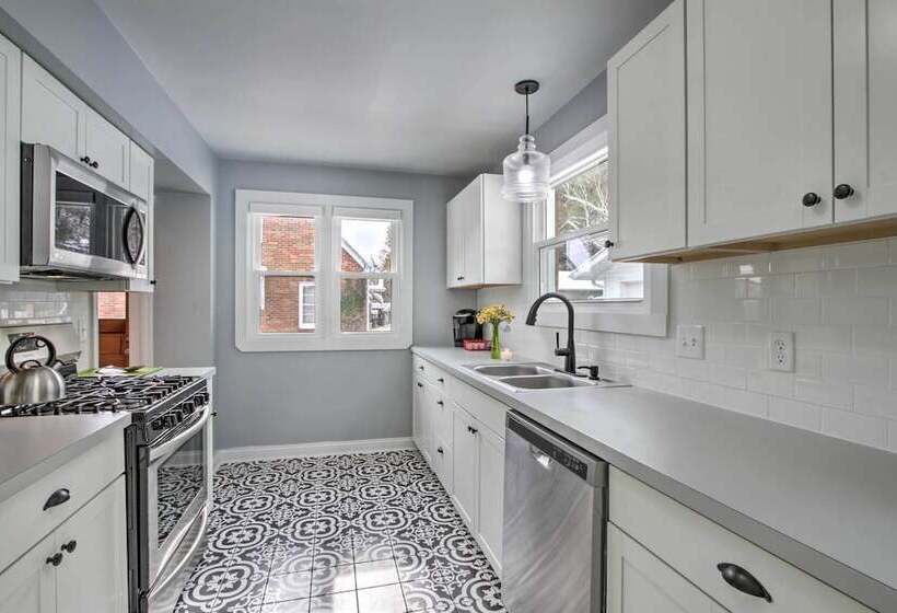 Renovated Historic Home < 1 Mile To Eagle Point!