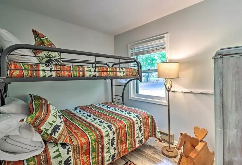 Albrightsville Retreat: Walk To Community Lake!