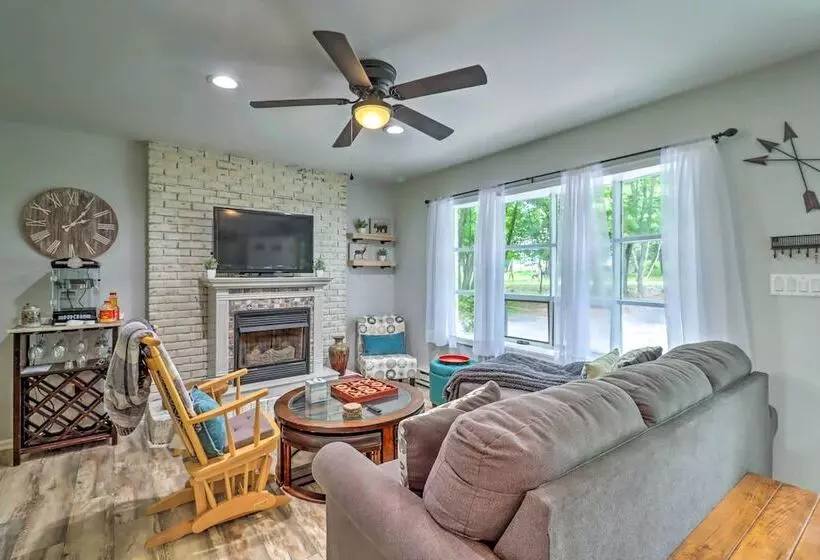 Albrightsville Retreat: Walk To Community Lake!