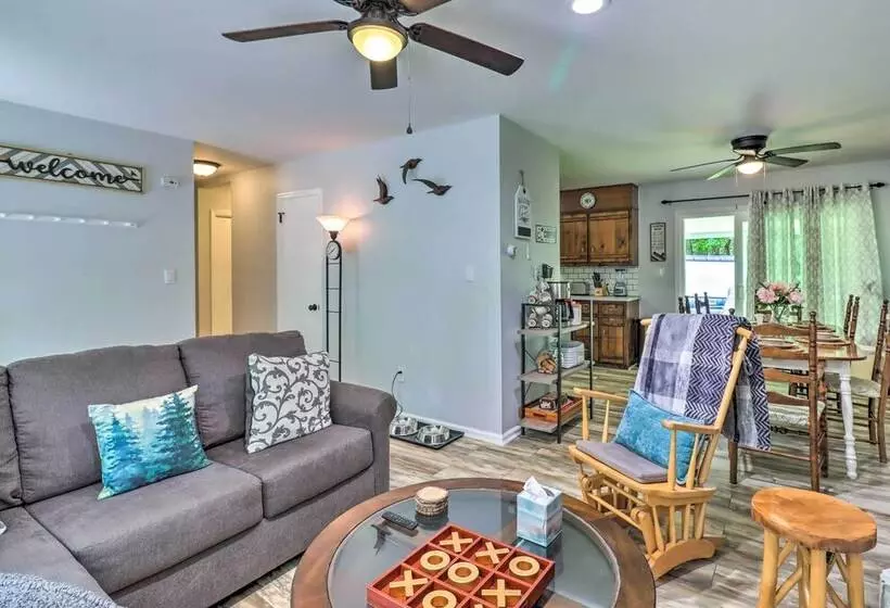 Albrightsville Retreat: Walk To Community Lake!