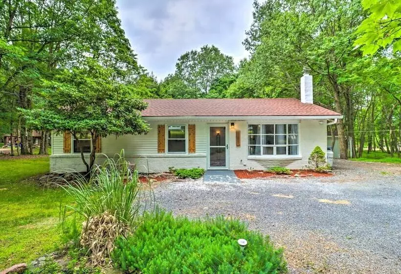 Albrightsville Retreat: Walk To Community Lake!