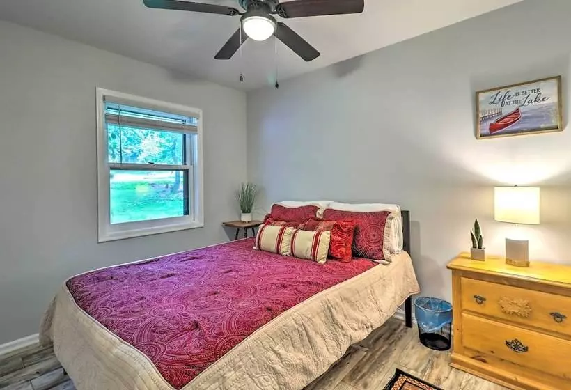 Albrightsville Retreat: Walk To Community Lake!