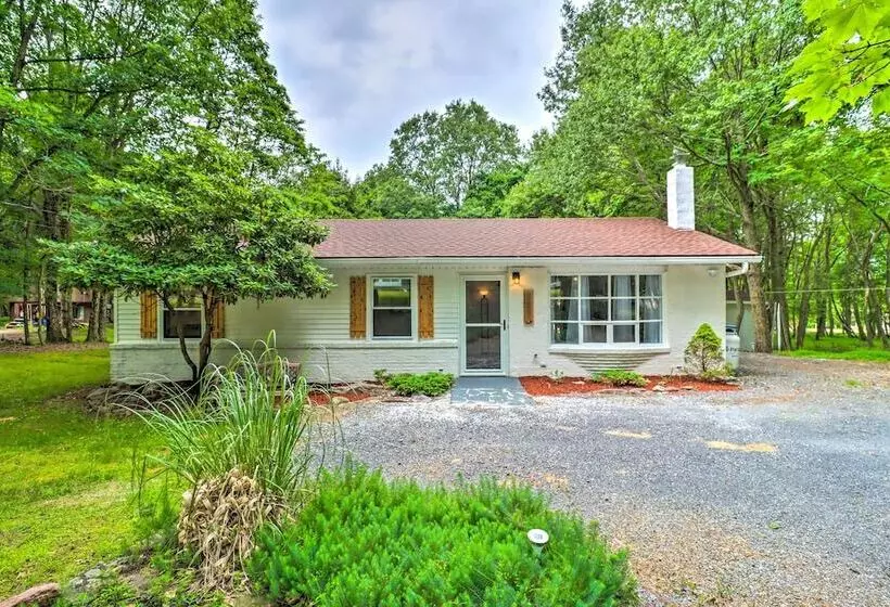 Albrightsville Retreat: Walk To Community Lake!