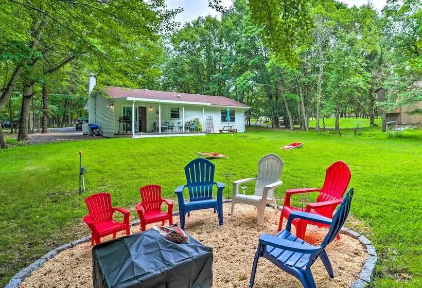 Albrightsville Retreat: Walk To Community Lake!