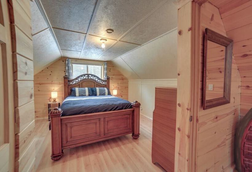 6 Mi To Shingleton: Manistique Home W/ Yard!