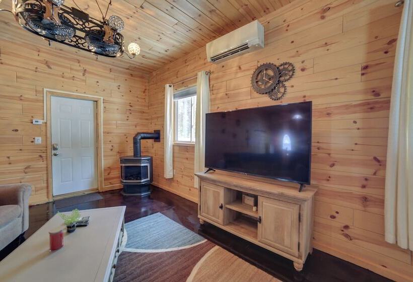 6 Mi To Shingleton: Manistique Home W/ Yard!