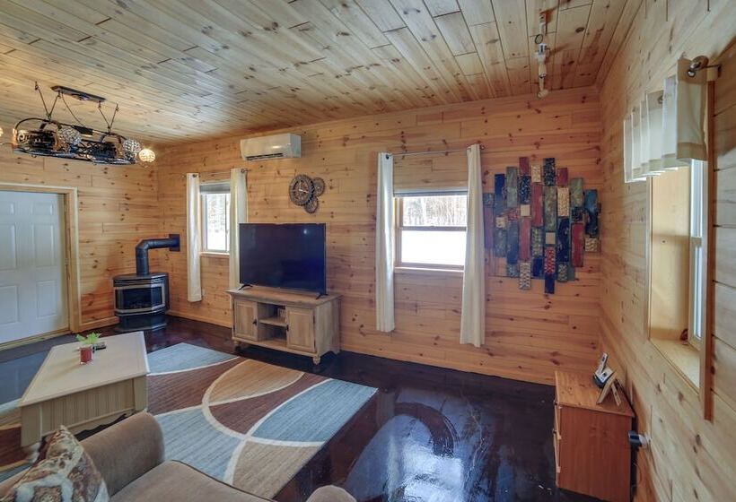 6 Mi To Shingleton: Manistique Home W/ Yard!