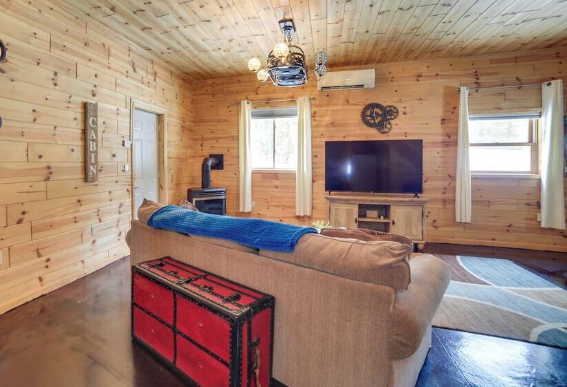 6 Mi To Shingleton: Manistique Home W/ Yard!