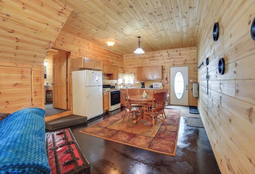 6 Mi To Shingleton: Manistique Home W/ Yard!