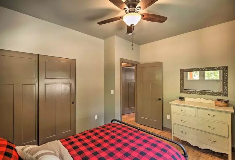 Rustic Cabin Near Mt Rainier: Fire Pit & Bbq!