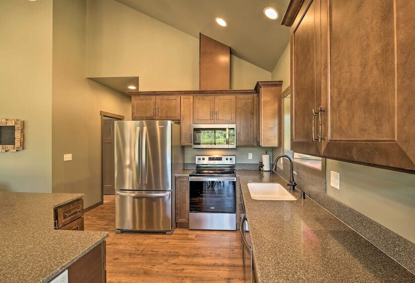 Rustic Cabin Near Mt Rainier: Fire Pit & Bbq!