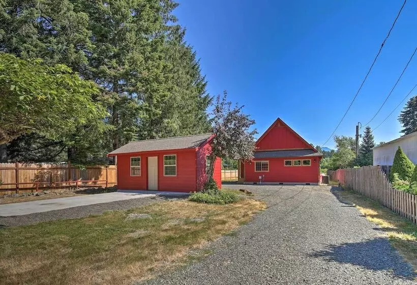Rustic Cabin Near Mt Rainier: Fire Pit & Bbq!
