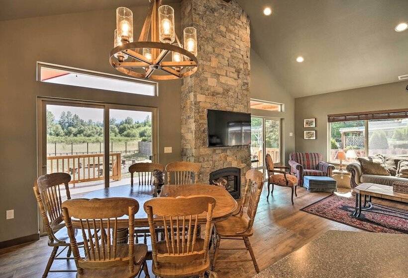 Rustic Cabin Near Mt Rainier: Fire Pit & Bbq!