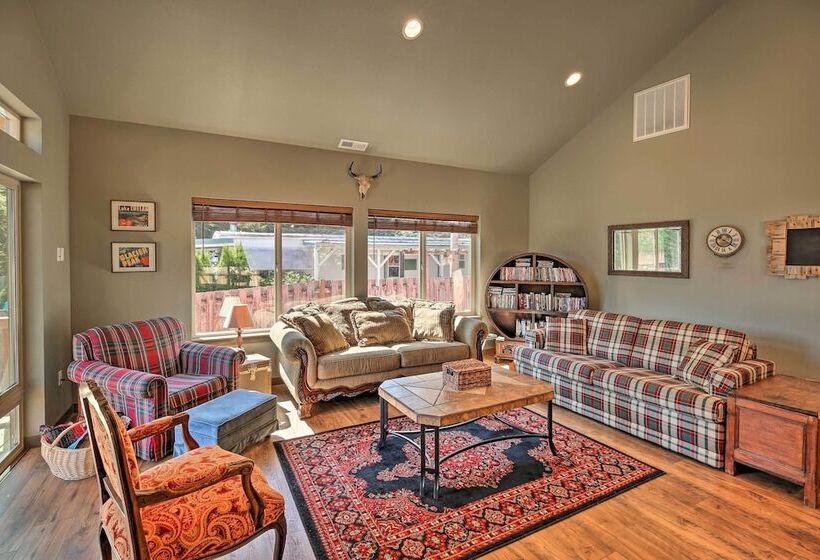 Rustic Cabin Near Mt Rainier: Fire Pit & Bbq!