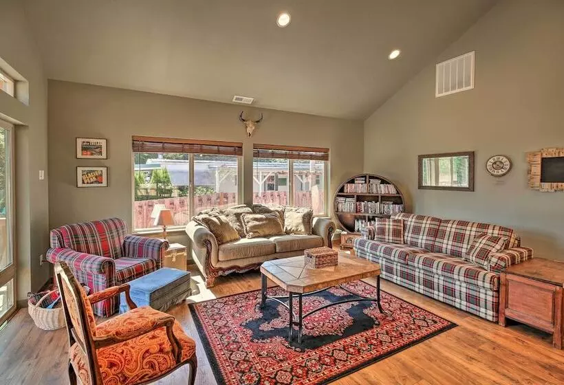 Rustic Cabin Near Mt Rainier: Fire Pit & Bbq!