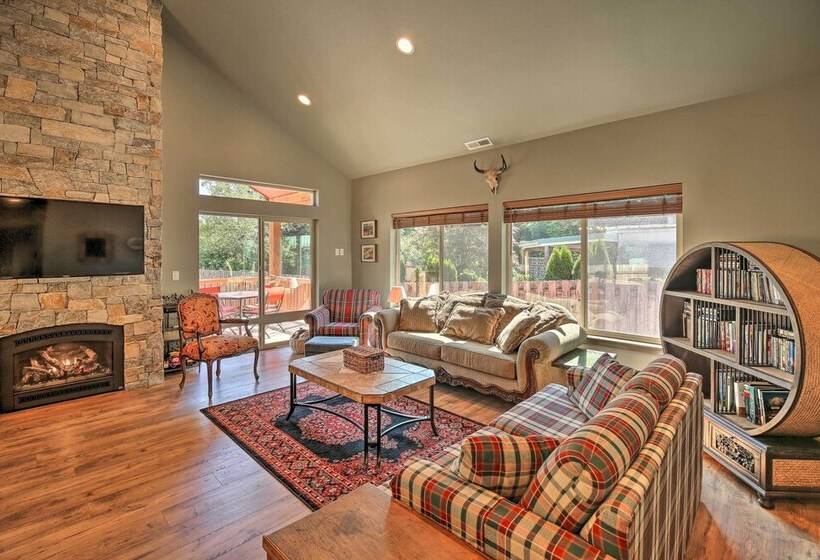 Rustic Cabin Near Mt Rainier: Fire Pit & Bbq!