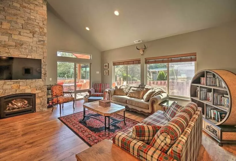 Rustic Cabin Near Mt Rainier: Fire Pit & Bbq!