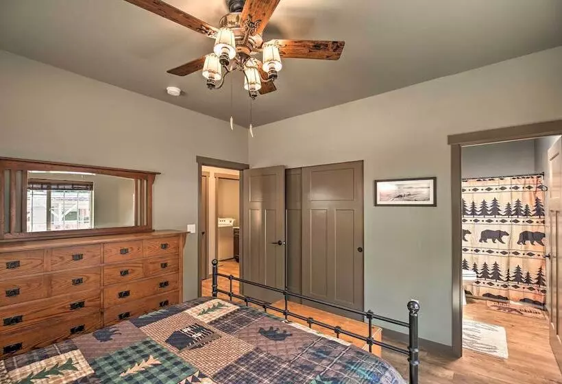 Rustic Cabin Near Mt Rainier: Fire Pit & Bbq!