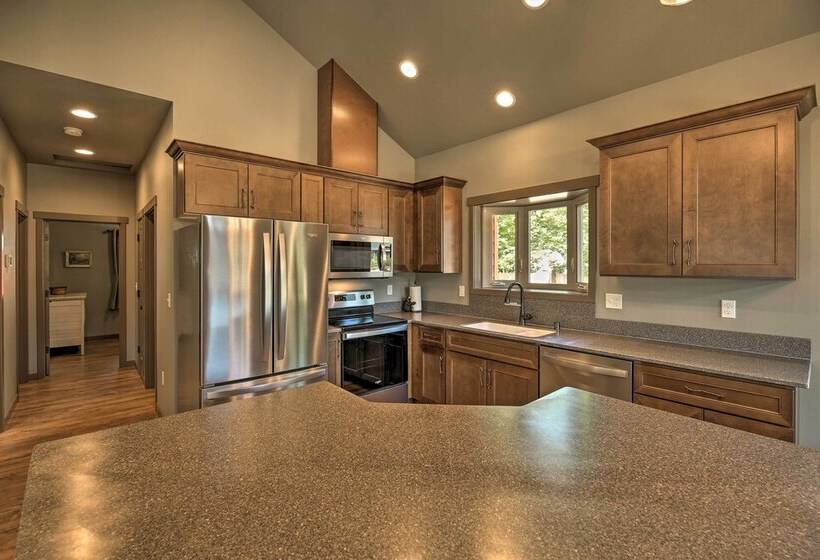 Rustic Cabin Near Mt Rainier: Fire Pit & Bbq!