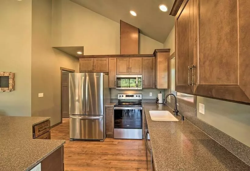 Rustic Cabin Near Mt Rainier: Fire Pit & Bbq!