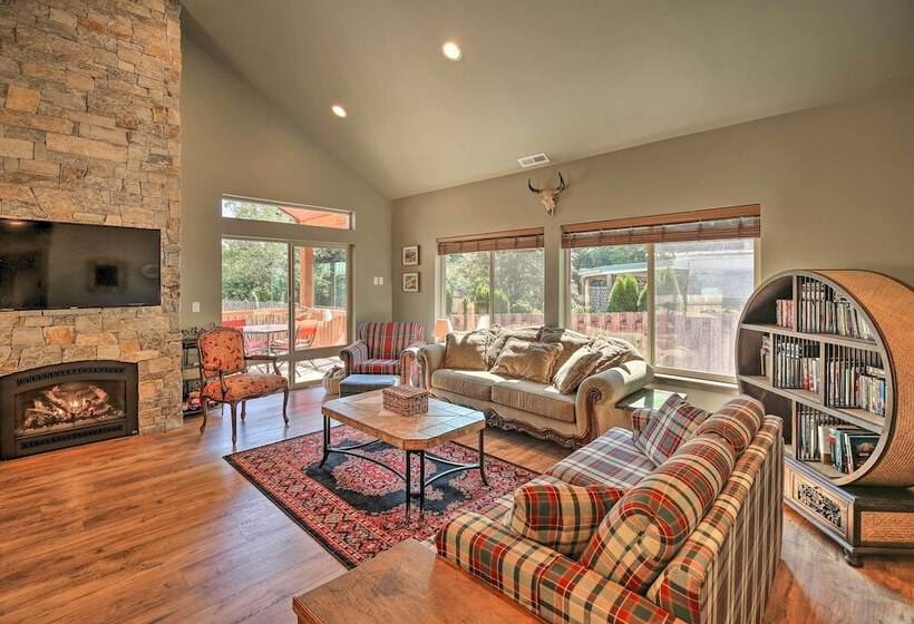 Rustic Cabin Near Mt Rainier: Fire Pit & Bbq!