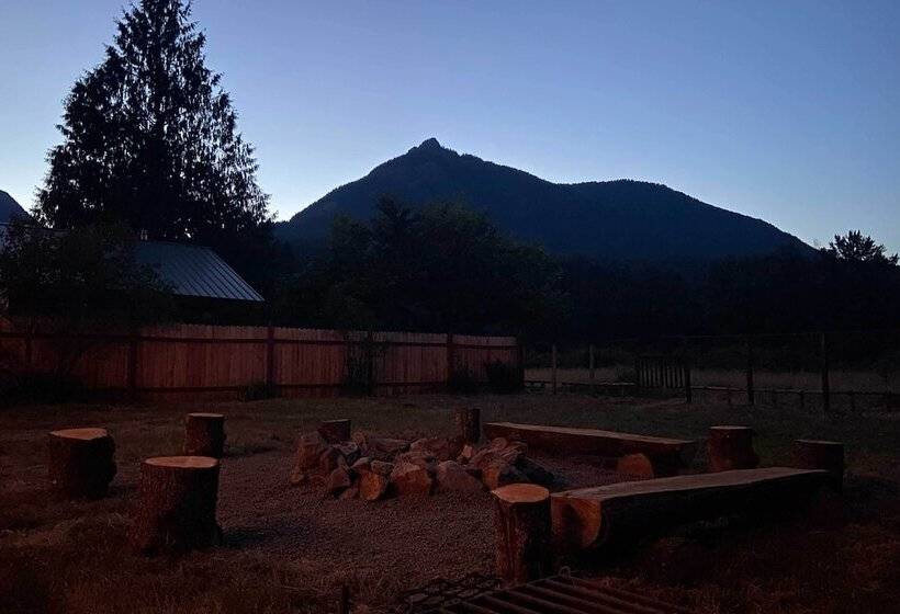 Rustic Cabin Near Mt Rainier: Fire Pit & Bbq!