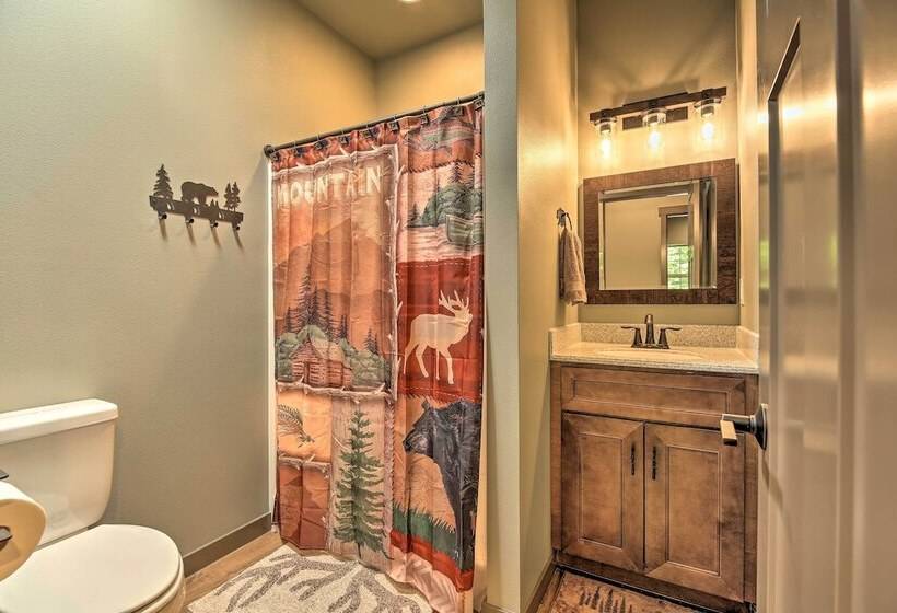 Rustic Cabin Near Mt Rainier: Fire Pit & Bbq!