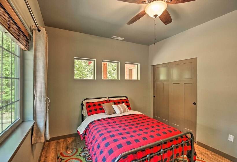 Rustic Cabin Near Mt Rainier: Fire Pit & Bbq!