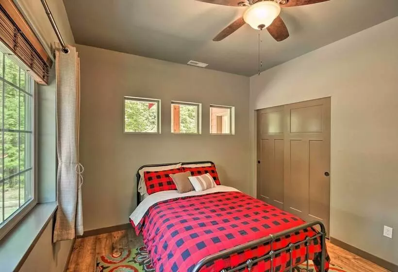 Rustic Cabin Near Mt Rainier: Fire Pit & Bbq!