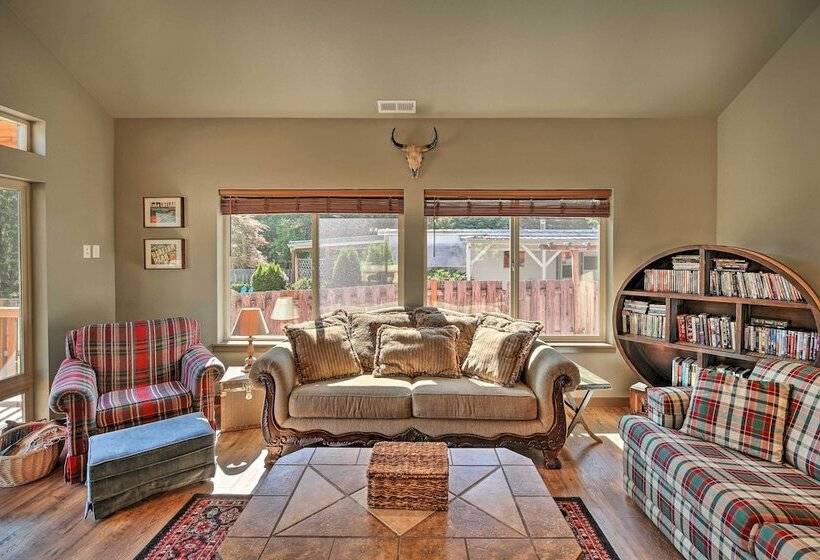 Rustic Cabin Near Mt Rainier: Fire Pit & Bbq!