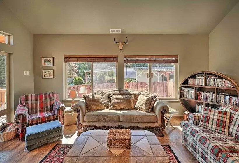 Rustic Cabin Near Mt Rainier: Fire Pit & Bbq!