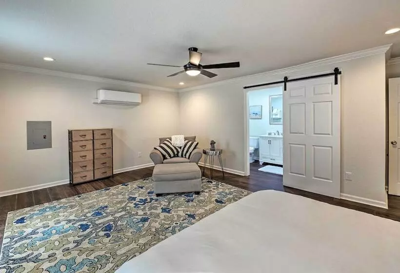 Boat Dock & Kayaks: Waterfront Hot Springs Home!