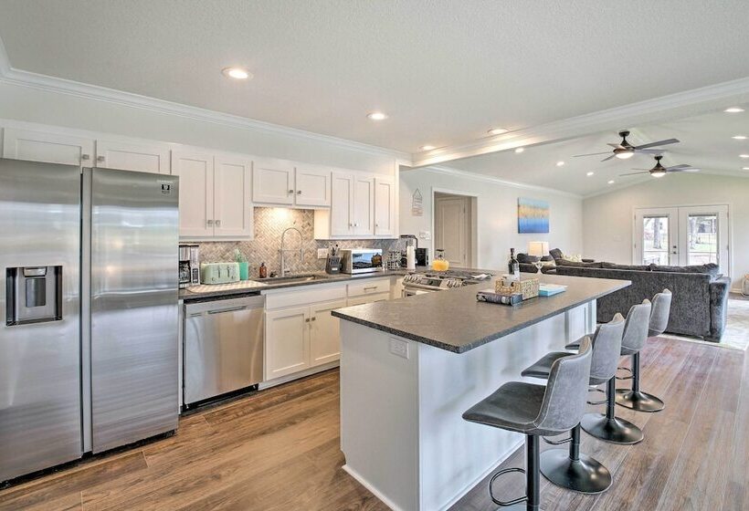 Boat Dock & Kayaks: Waterfront Hot Springs Home!