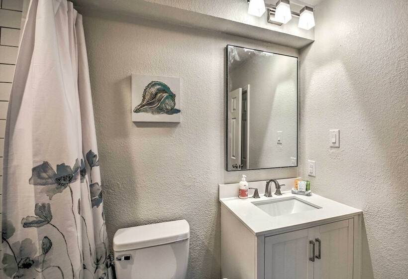 Boat Dock & Kayaks: Waterfront Hot Springs Home!