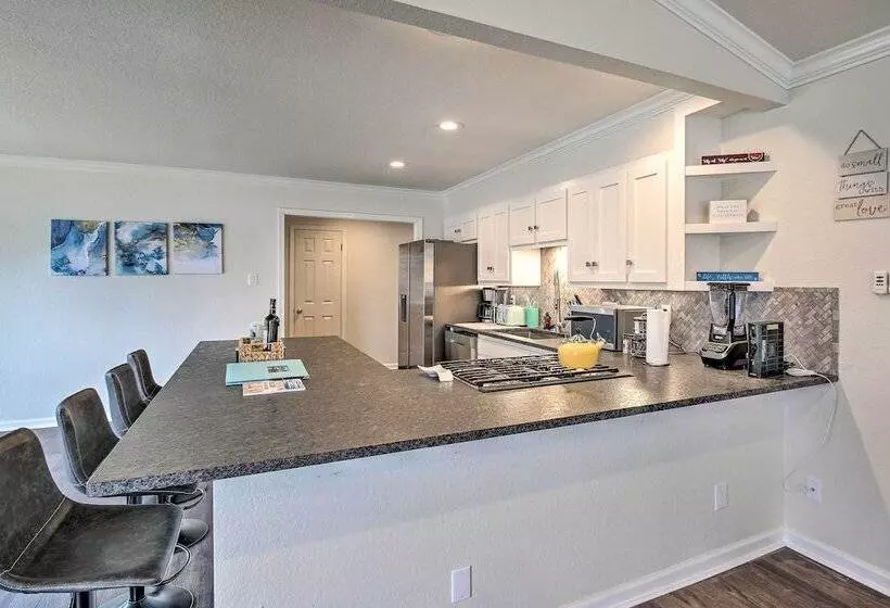 Boat Dock & Kayaks: Waterfront Hot Springs Home!