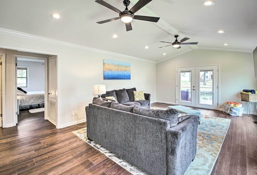 Boat Dock & Kayaks: Waterfront Hot Springs Home!