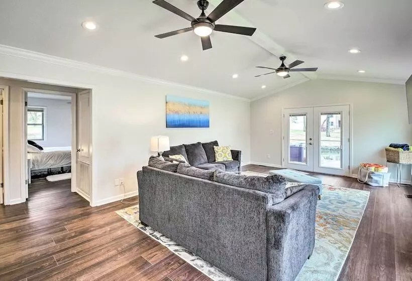 Boat Dock & Kayaks: Waterfront Hot Springs Home!