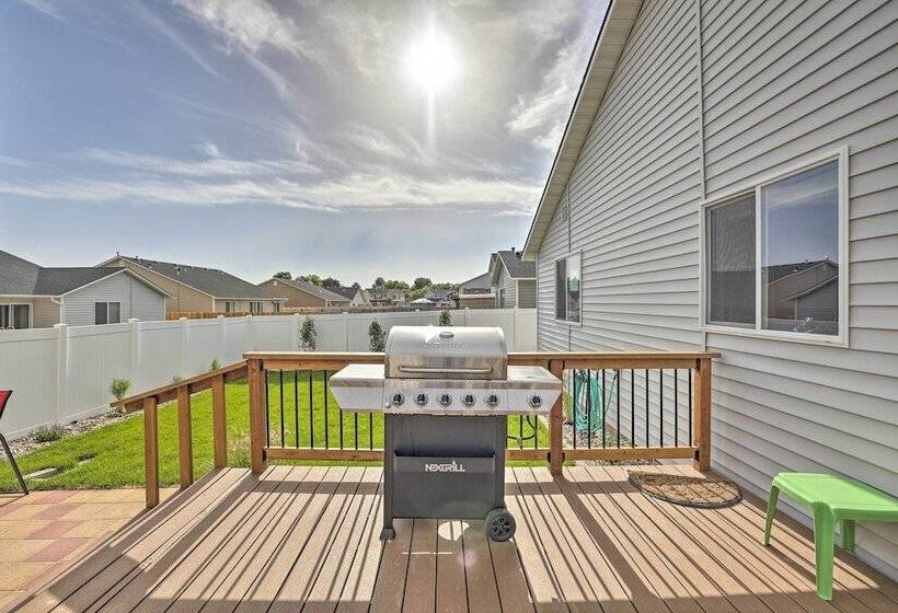 Spacious Family Home W/ Large Deck & Fire Pit!
