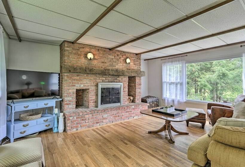 Spacious Sullivan County House W/ Fire Pit
