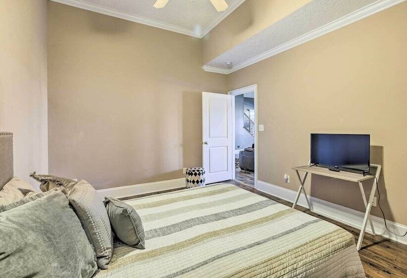 Stunning Wetumpka Farmhouse W/ Private Pool!