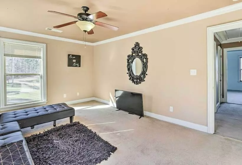 Stunning Wetumpka Farmhouse W/ Private Pool!