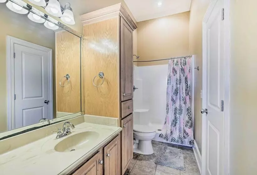 Stunning Wetumpka Farmhouse W/ Private Pool!