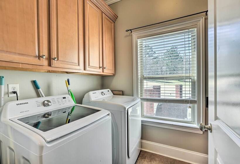 Stunning Wetumpka Farmhouse W/ Private Pool!