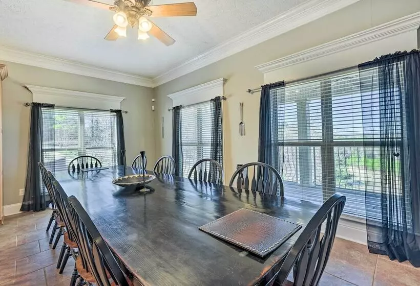 Stunning Wetumpka Farmhouse W/ Private Pool!