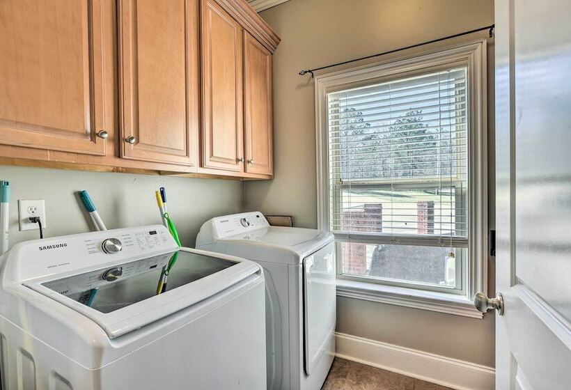 Stunning Wetumpka Farmhouse W/ Private Pool!