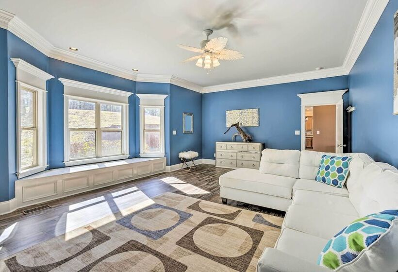 Stunning Wetumpka Farmhouse W/ Private Pool!