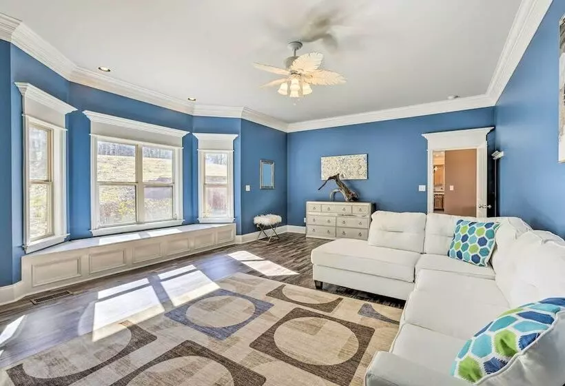 Stunning Wetumpka Farmhouse W/ Private Pool!