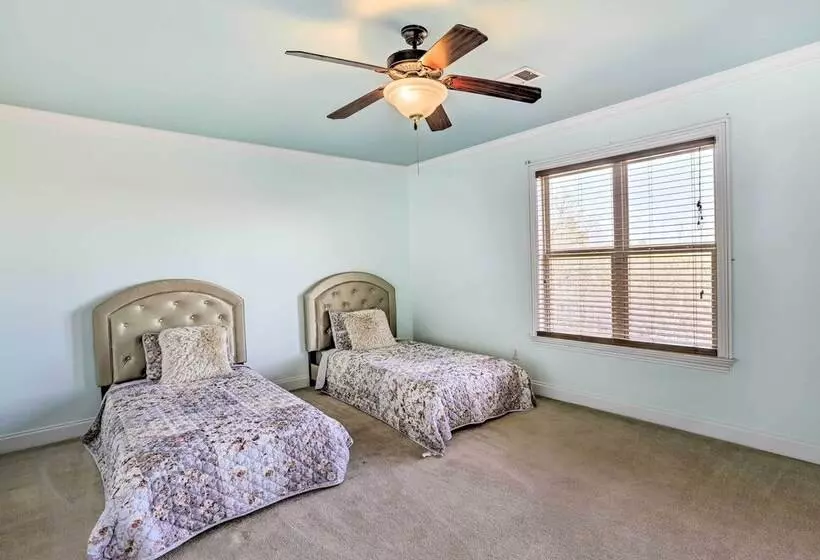 Stunning Wetumpka Farmhouse W/ Private Pool!