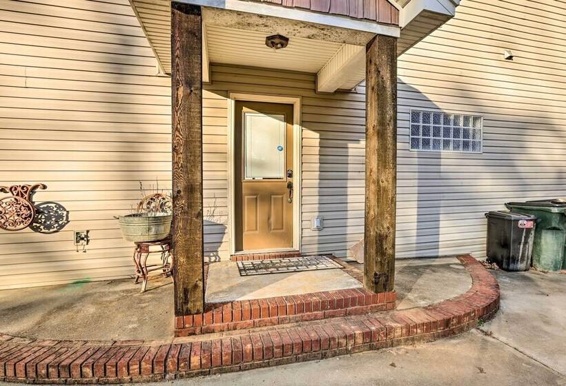 Stunning Wetumpka Farmhouse W/ Private Pool!